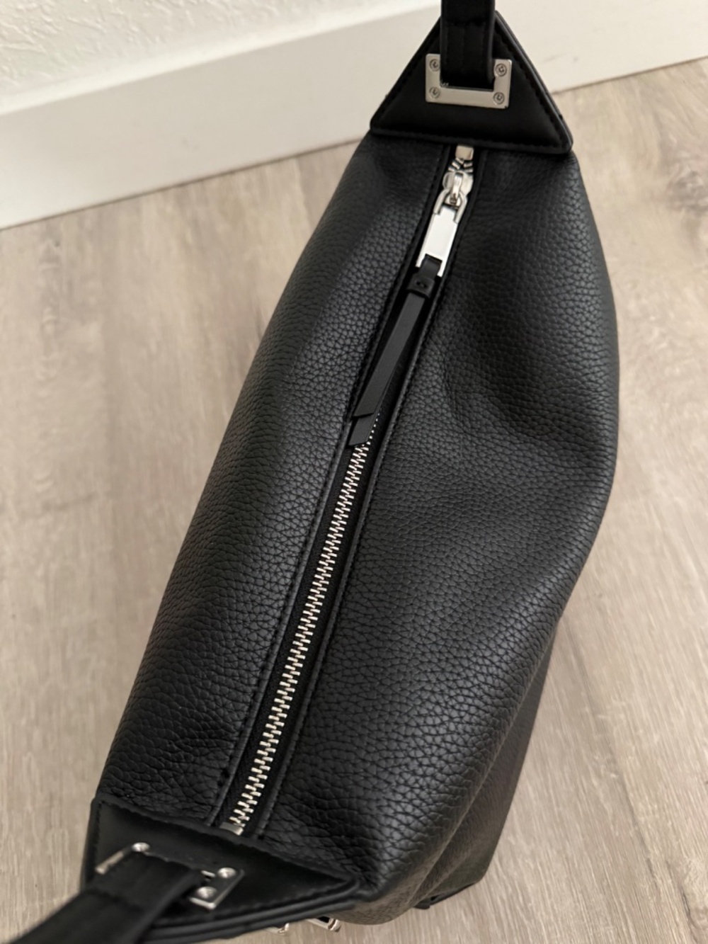 Calvin Klein Women’s Black pebbled Faux Leather Purse NWOT - Picture 9 of 15